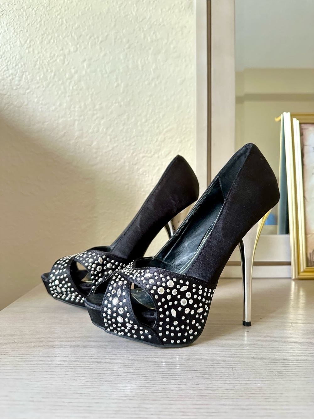 LILIANA BLACK STUD-EMBELLISHED PEEP-TOE HIGH HEELS STILETTOS-SIZE 7
